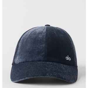 SOLD OUT ONLINE Alo yoga navy velvet off duty cap
